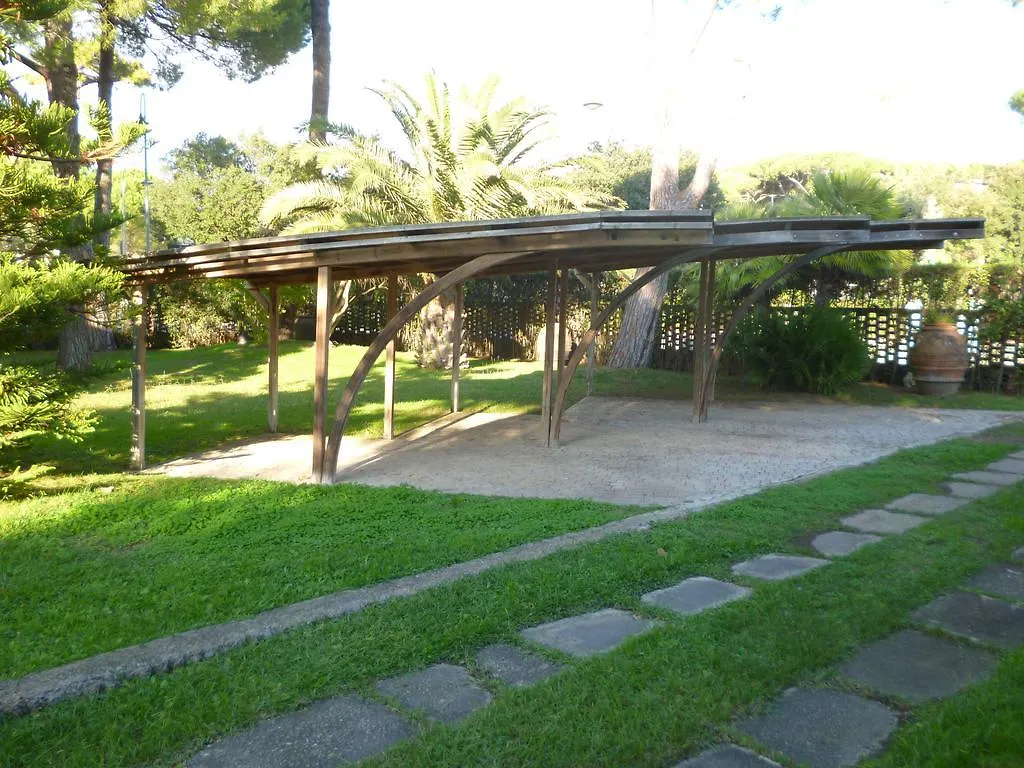 Villa Il Geranio Tirrenia 0*,  Italien